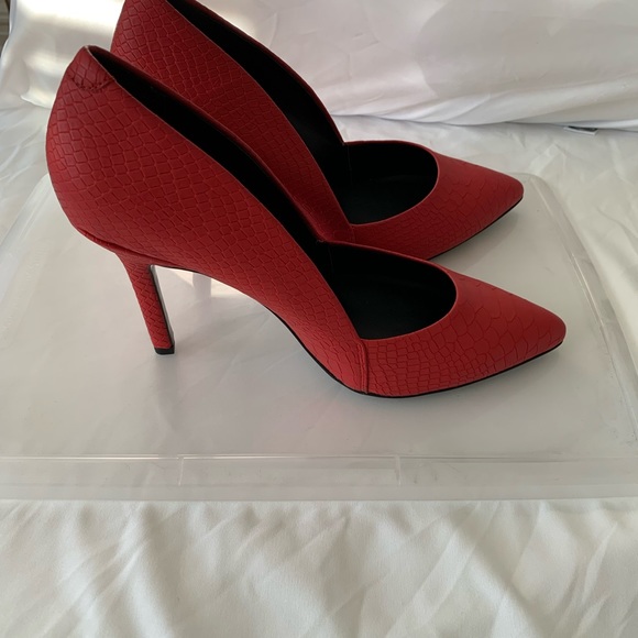 Red pumps - Picture 4 of 6